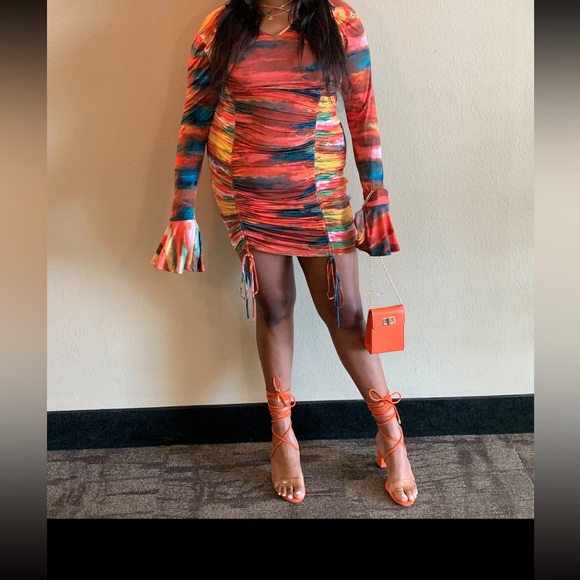 Thigh length long sleeve dress - Picture 2 of 7